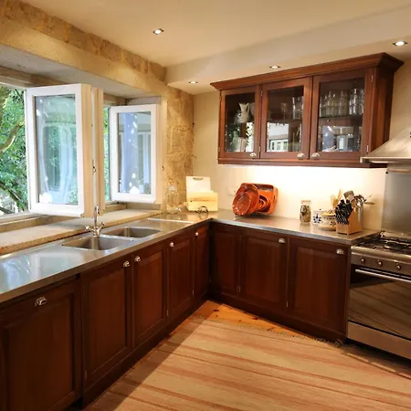 Tower Junior Queen At Casa Dos Macieis, Camino Santiago Direct Access & Optional Agritourism 4* Facha